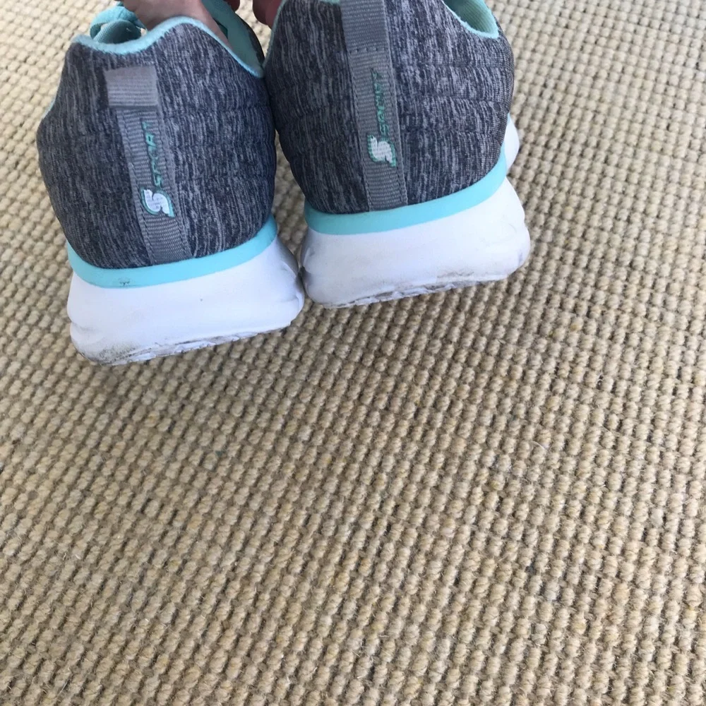 S Sport gym shoes